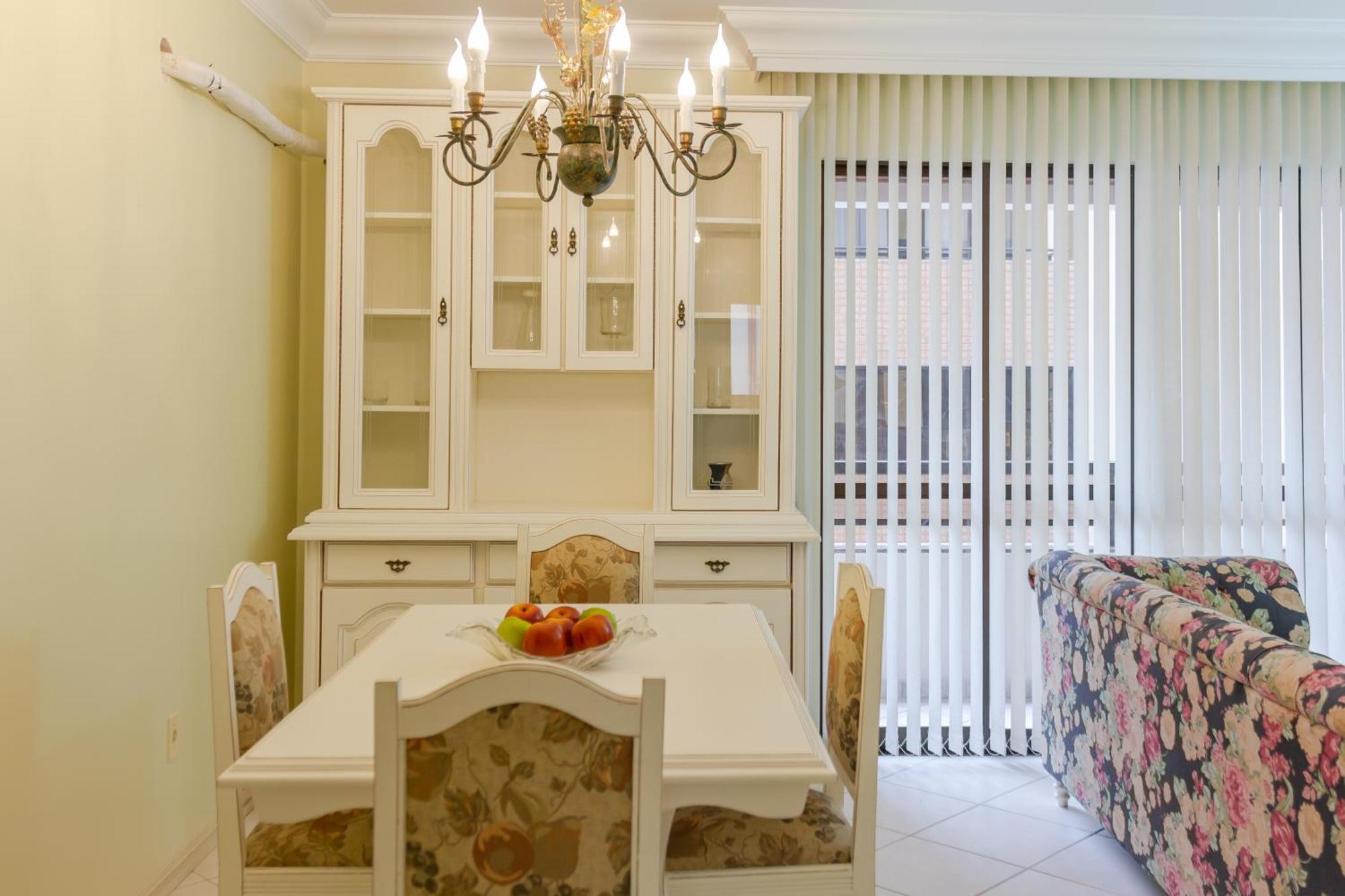Elegancia Classica A 1 Quadra Da Em Bc N704